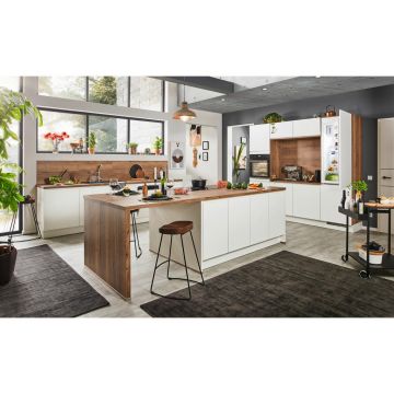 BUCĂTĂRIE LA COMANDĂ