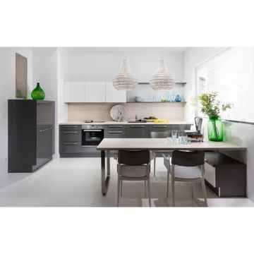 BUCĂTĂRIE LA COMANDĂ