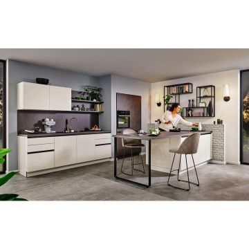 BUCĂTĂRIE LA COMANDĂ