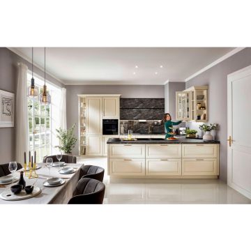 BUCĂTĂRIE LA COMANDĂ